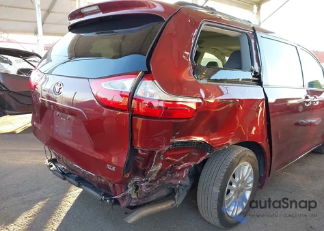 2017 Toyota Sienna Xle 8 Passenger z USA, uszkodzony, nr VIN 5TDYZ3DC9HS895124